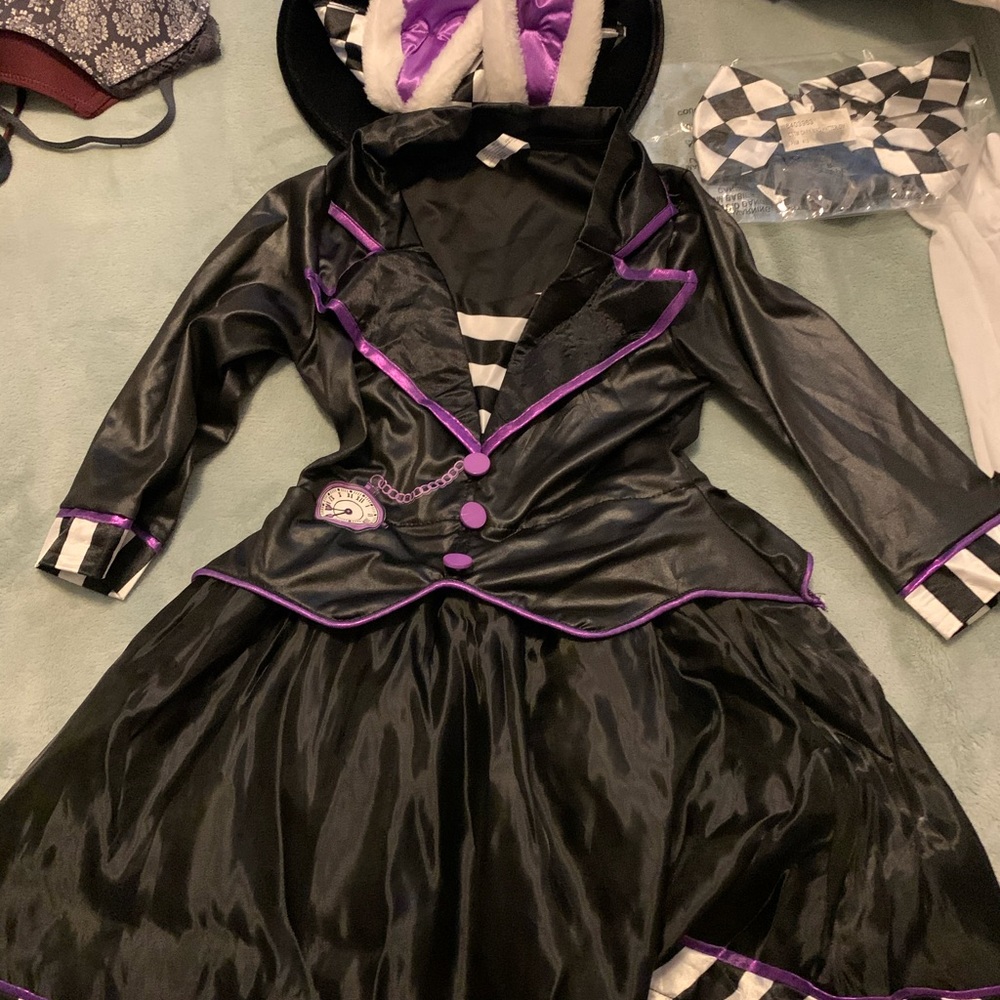 Costume girl